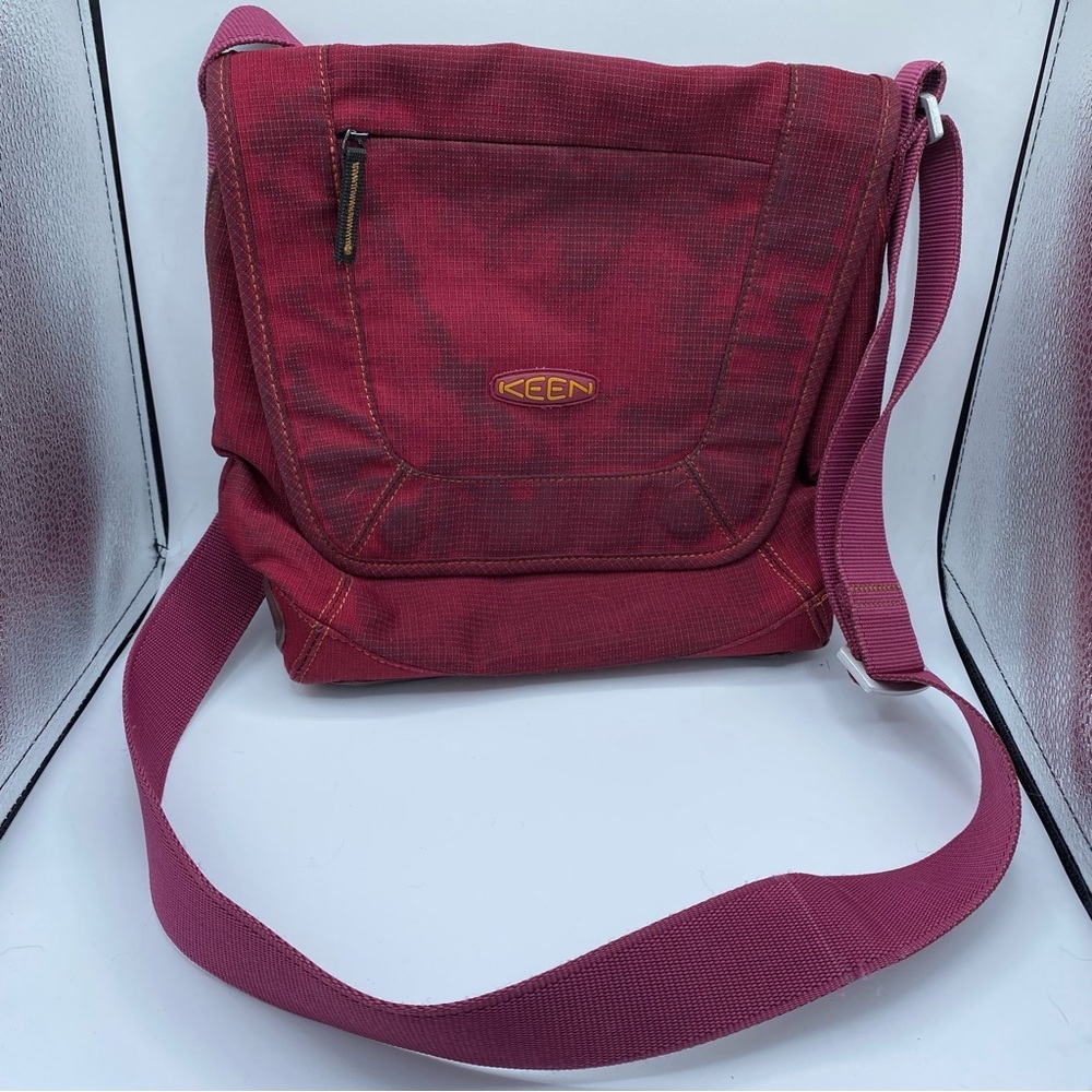 Keen‎ Hybrid Transport Red Crossbody Commuter Travel Gorpcore Magnetic Close Bag